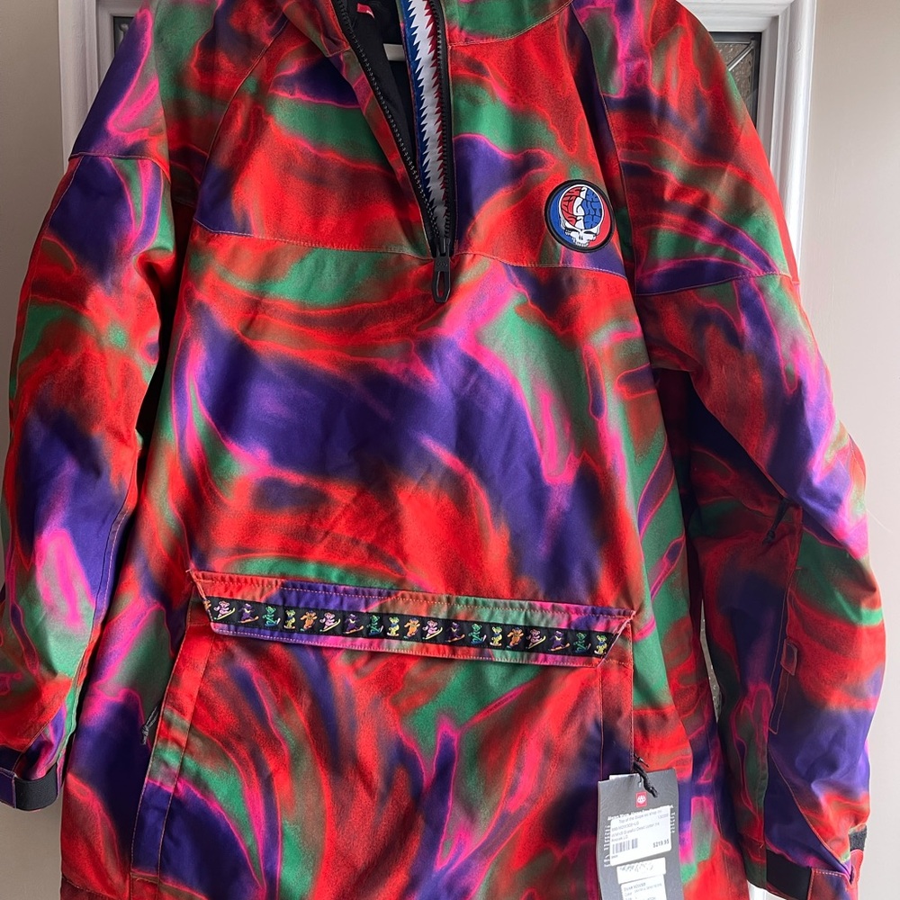 Grateful Dead insulated pullover jacket.  Stand out on the slopes with this